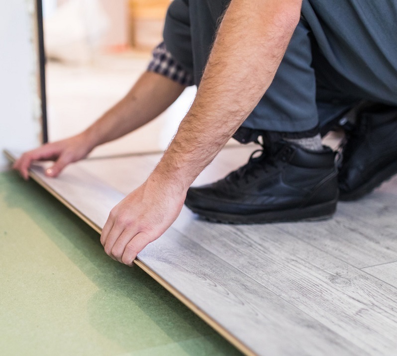 Profesjonalne układanie paneli podłogowych - Remonty Elbląg